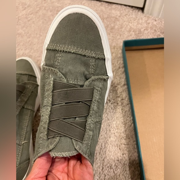 Blowfish Malibu sneaker…MINT Condition! - Picture 1 of 9